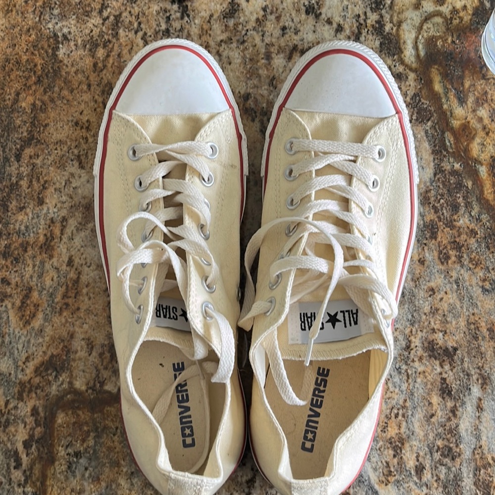 Old School Chucks. Converse All Star Chucks low tops Worn twice.